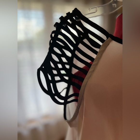 Ivory shell w/ sexy black strappy sleeves from Venus. Medium. - Picture 4 of 12